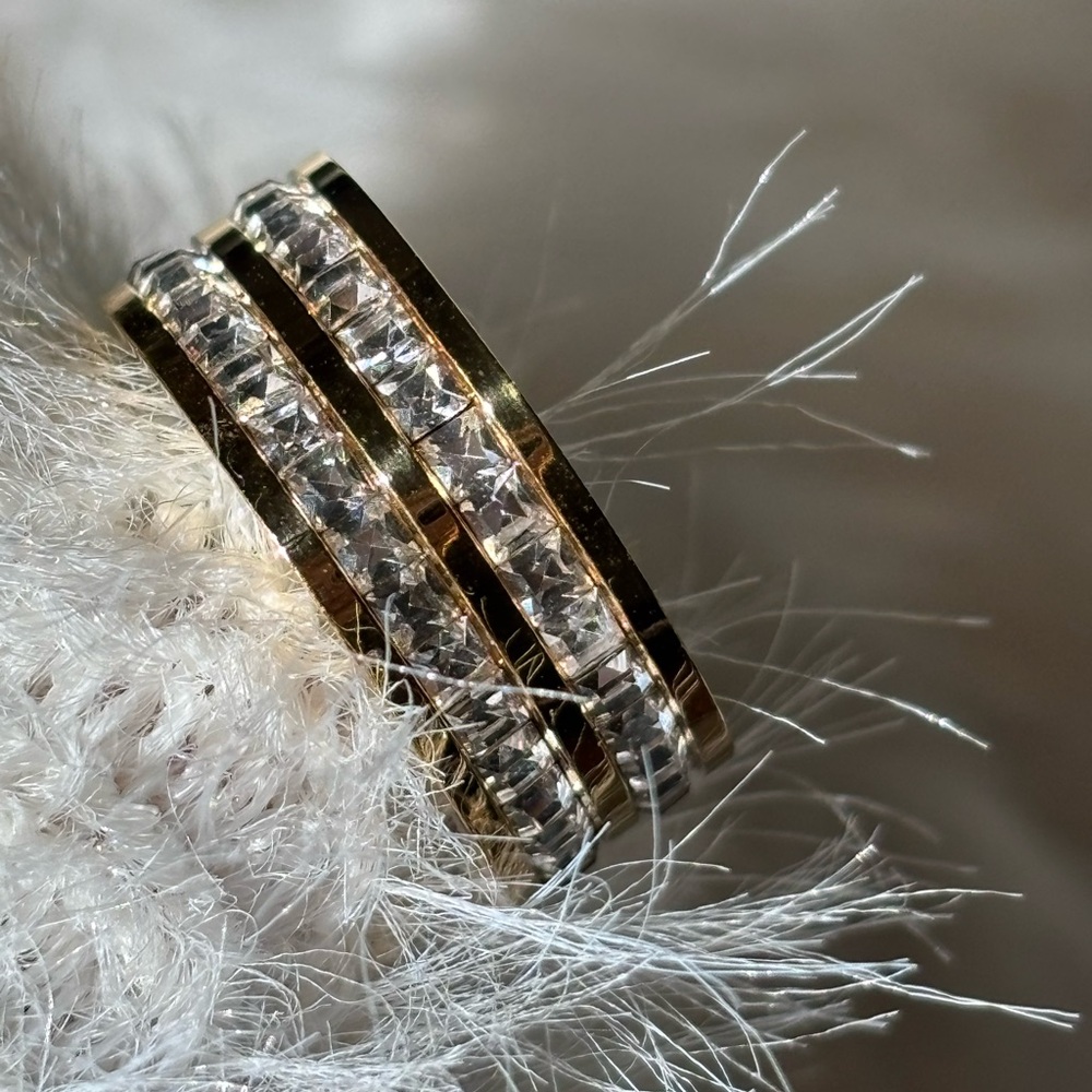 Elegant Gold and Silver Band Ring